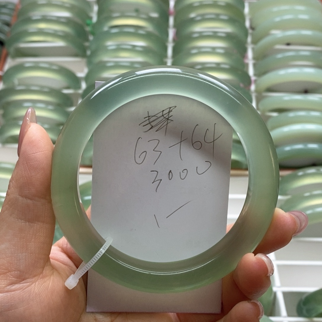 岫玉手镯未镶嵌最****人