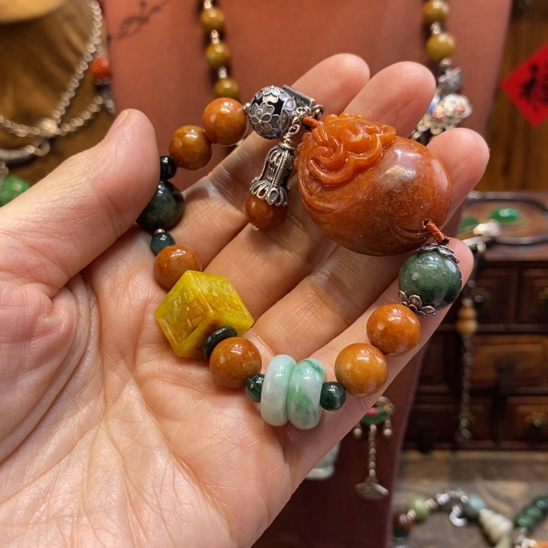 翡翠吊坠(赠链)未镶嵌