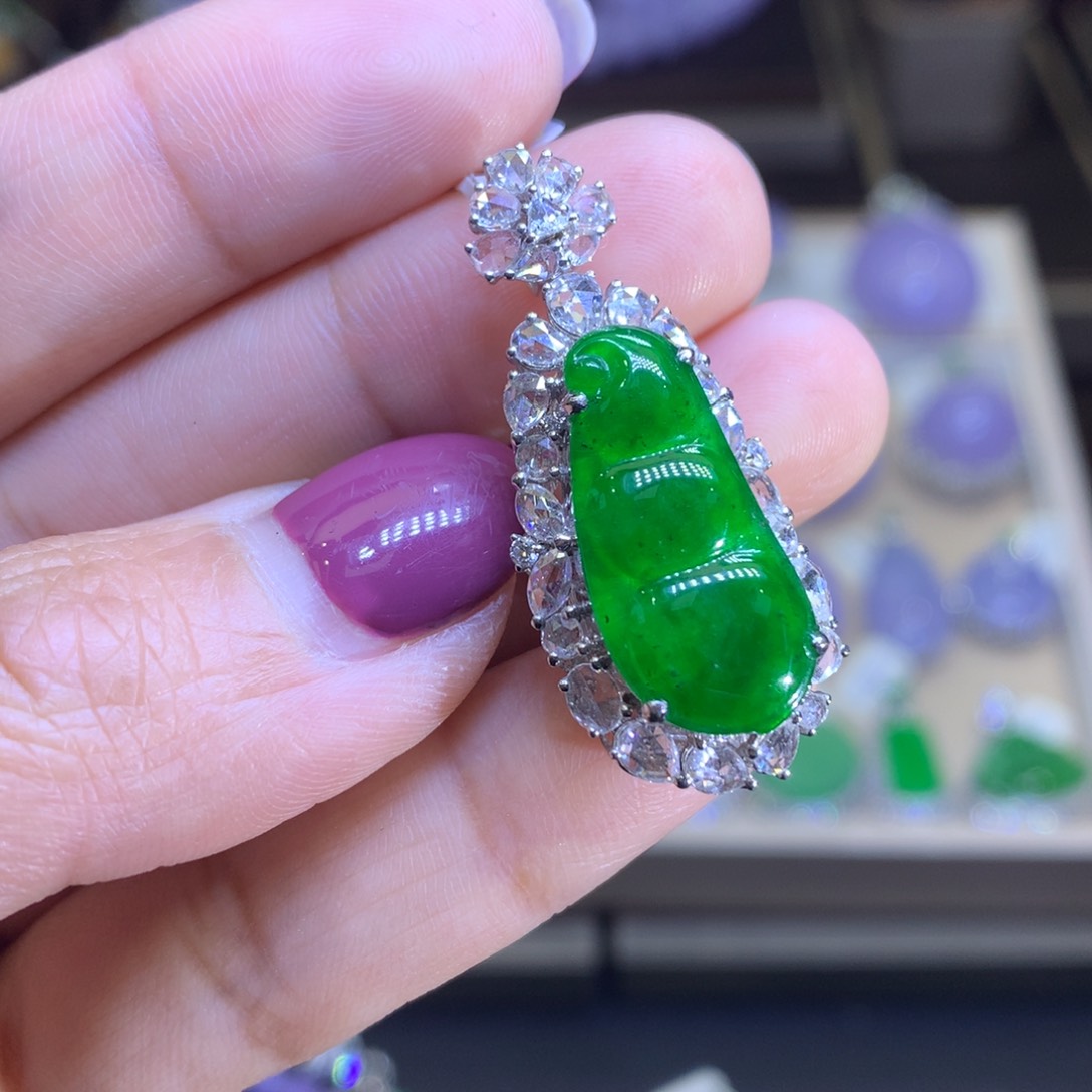 翡翠颈饰18K金镶嵌翡翠