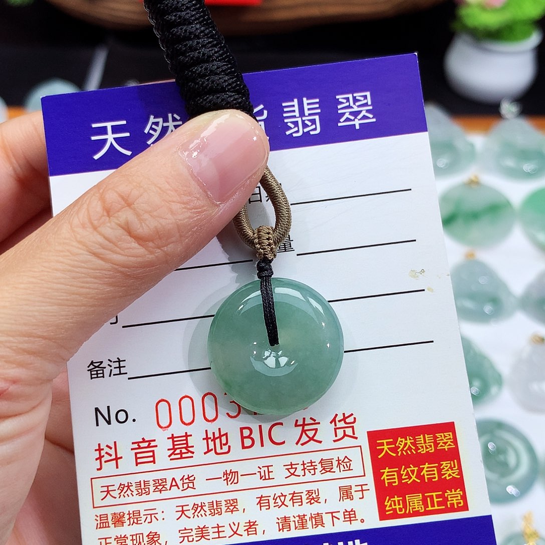 翡翠未镶嵌颈饰翡翠吊坠