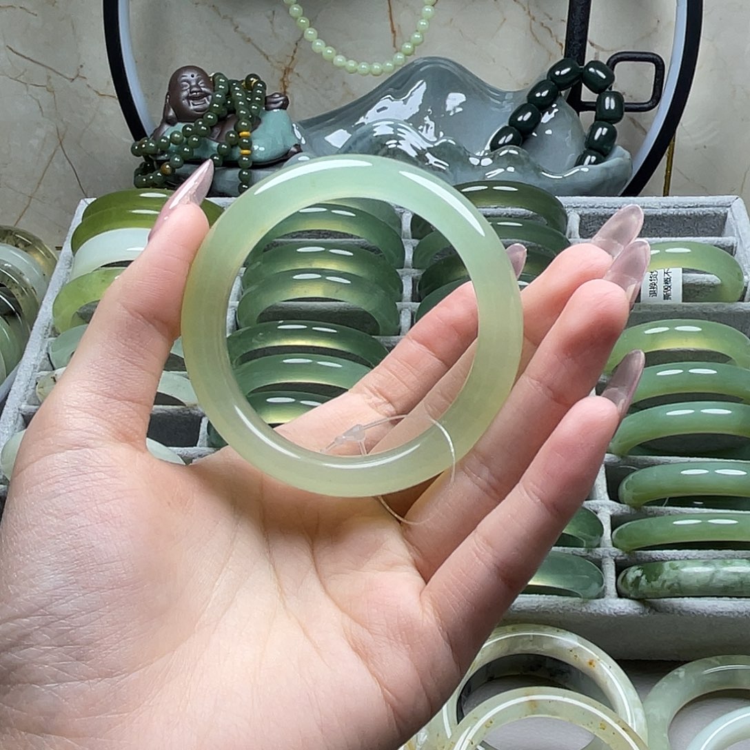 可****蛇纹石玉未镶嵌手镯