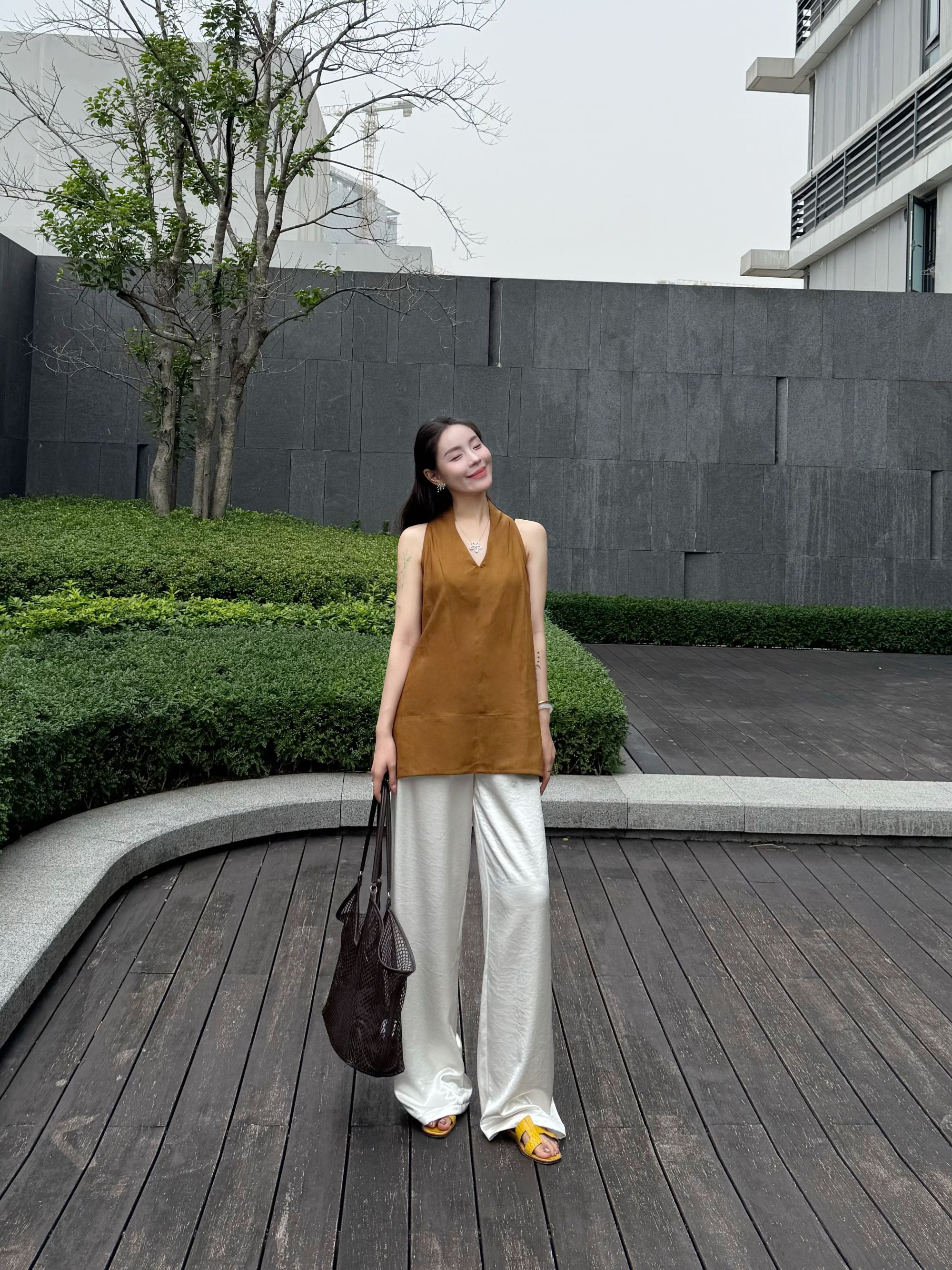 2025轻奢夏款缎面直筒微阔腿裤高腰薄款凉凉窄版裤