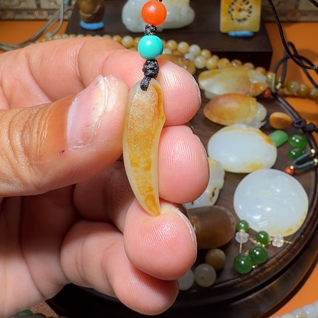 和田玉颈饰未镶嵌黑*