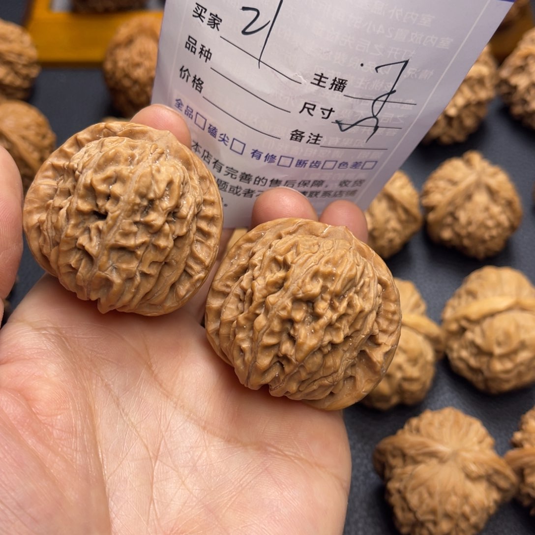 桃核把件40平谷四座楼。   孟