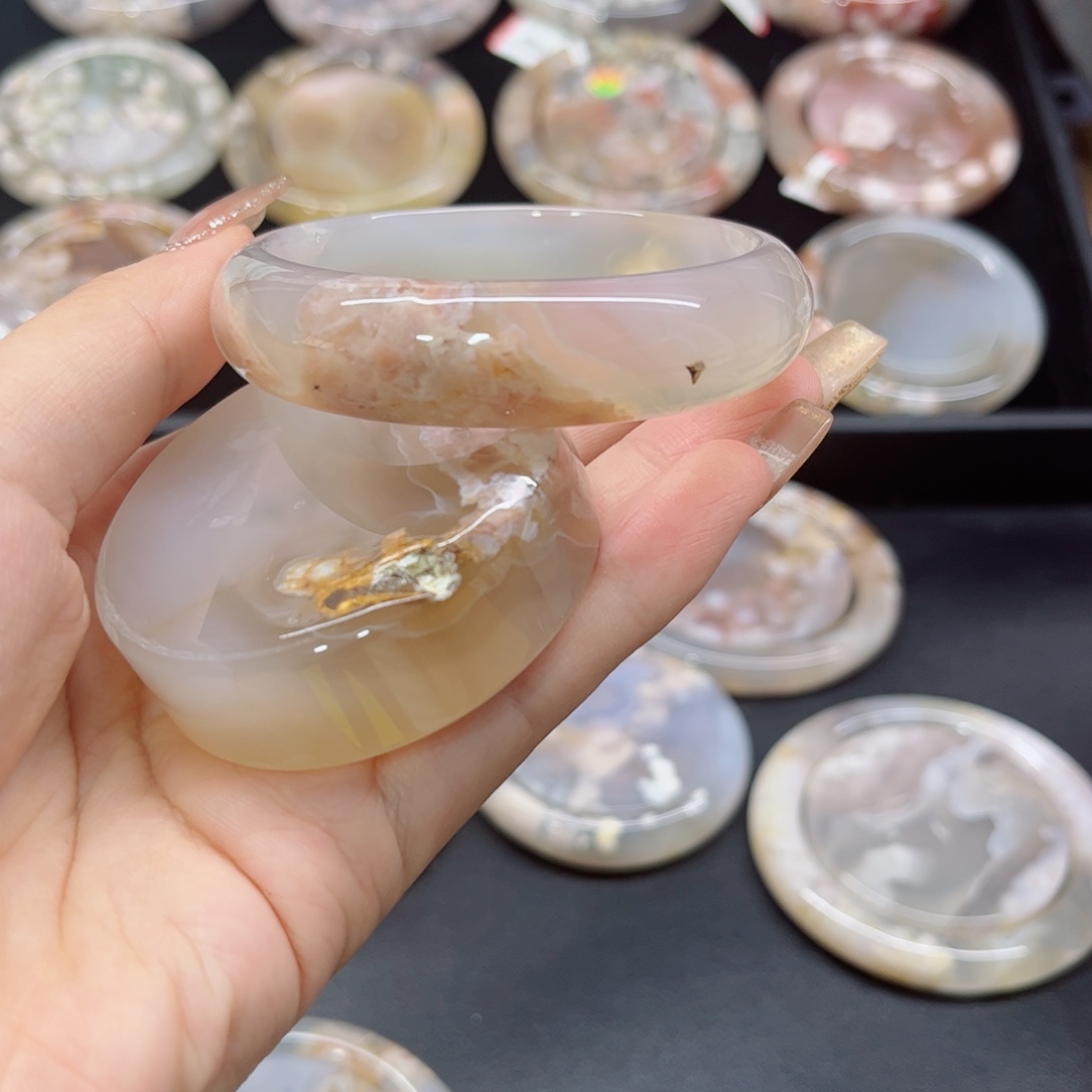 玛瑙/玉髓手镯未镶嵌55