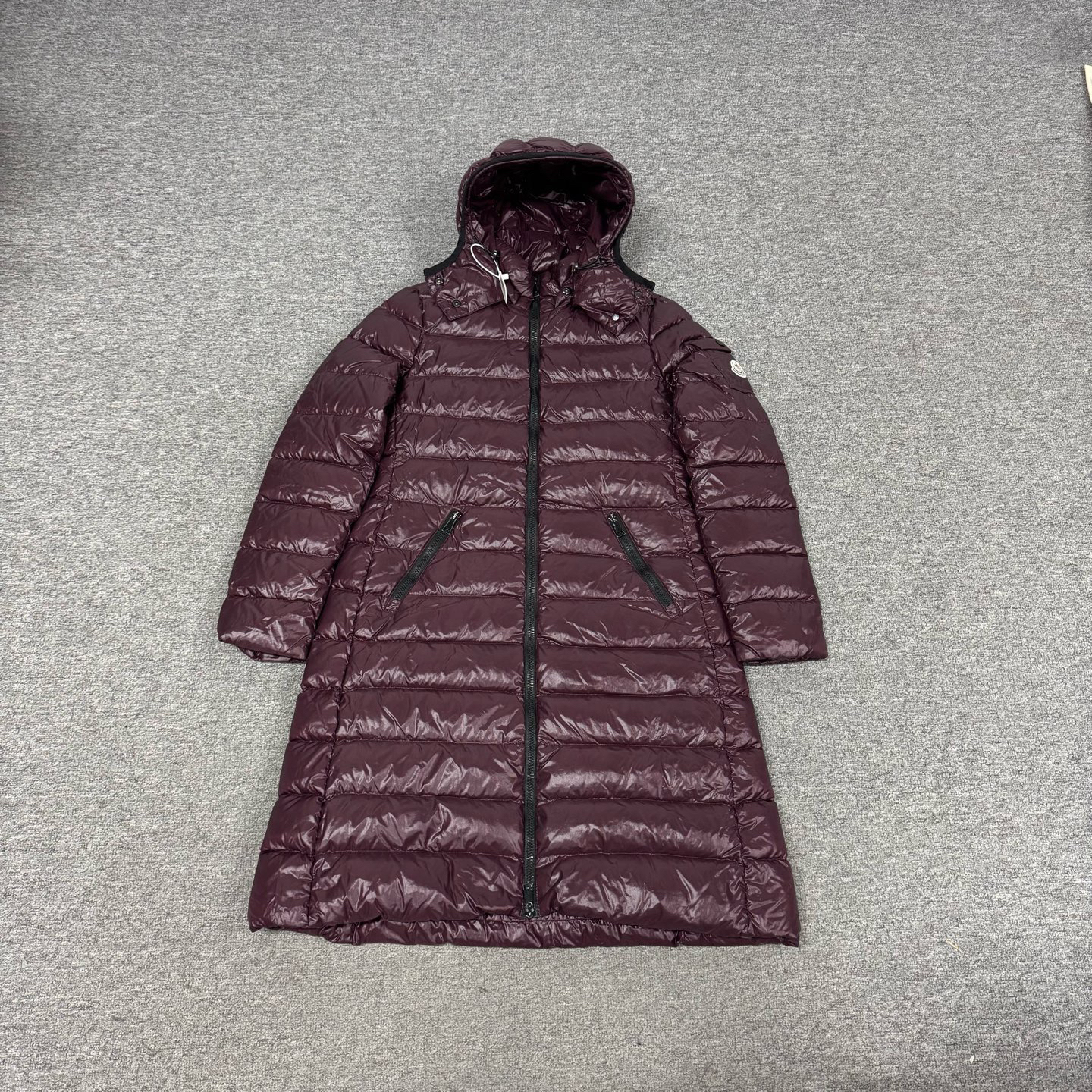 99新 MONCLER 蒙口 酒红色 Moka 袖标Logo 长款羽绒服 2码 