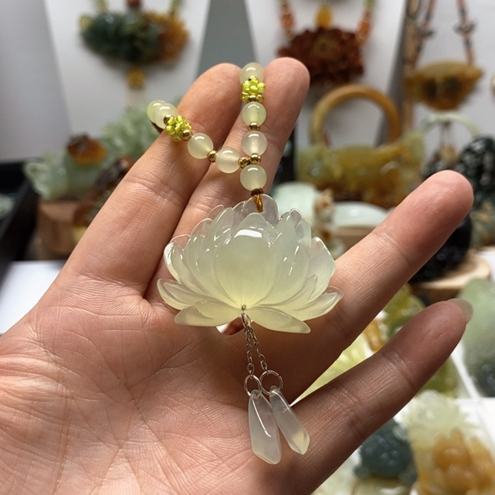 未镶嵌蛇纹石玉颈饰