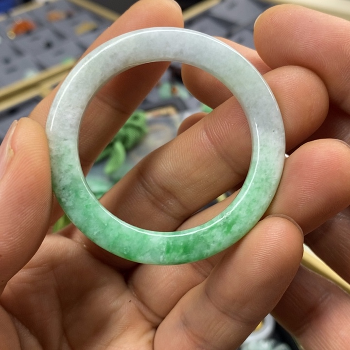 翡翠颈饰未镶嵌吊坠