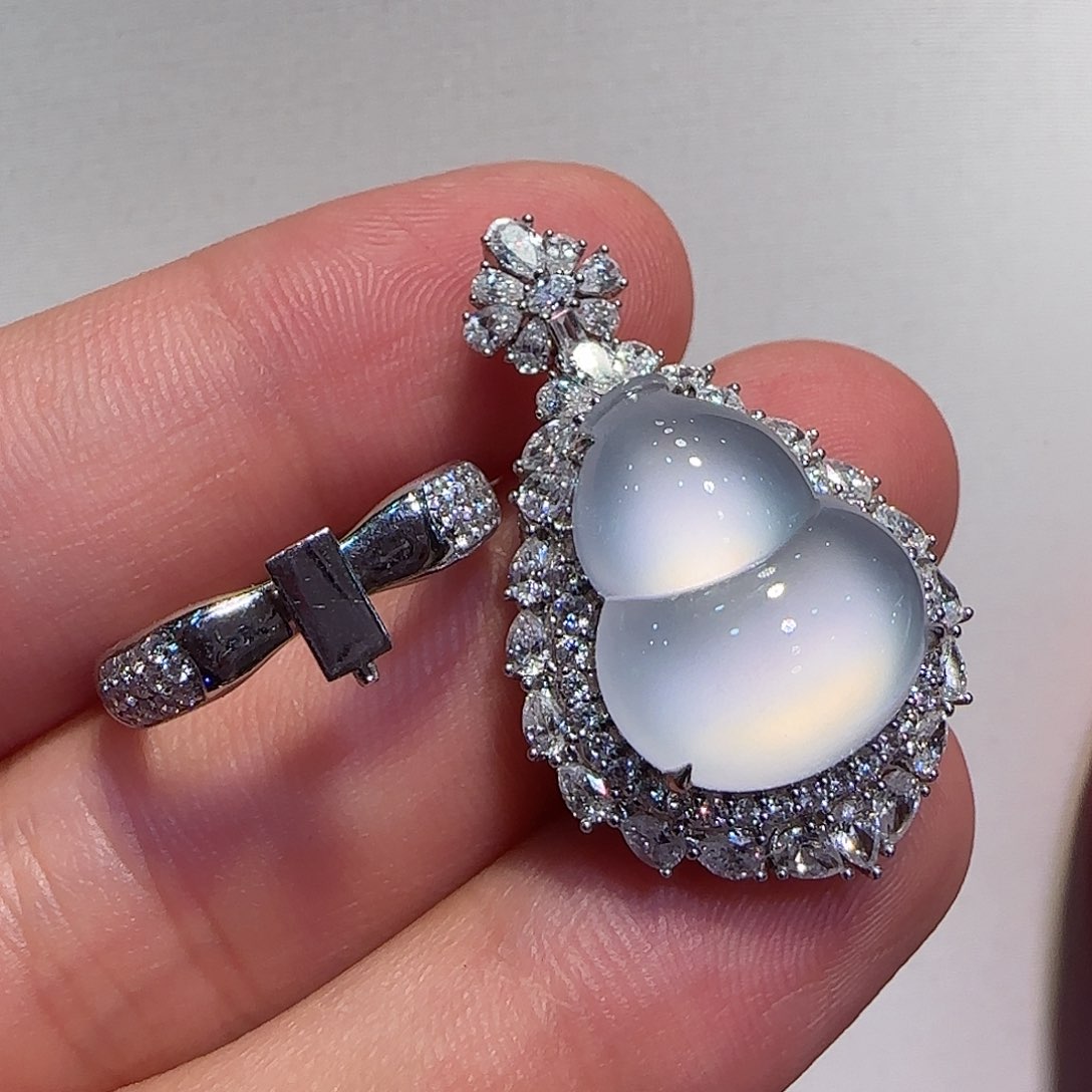 翡翠18K金镶嵌吊坠(不含链)?吊坠46800分单36800