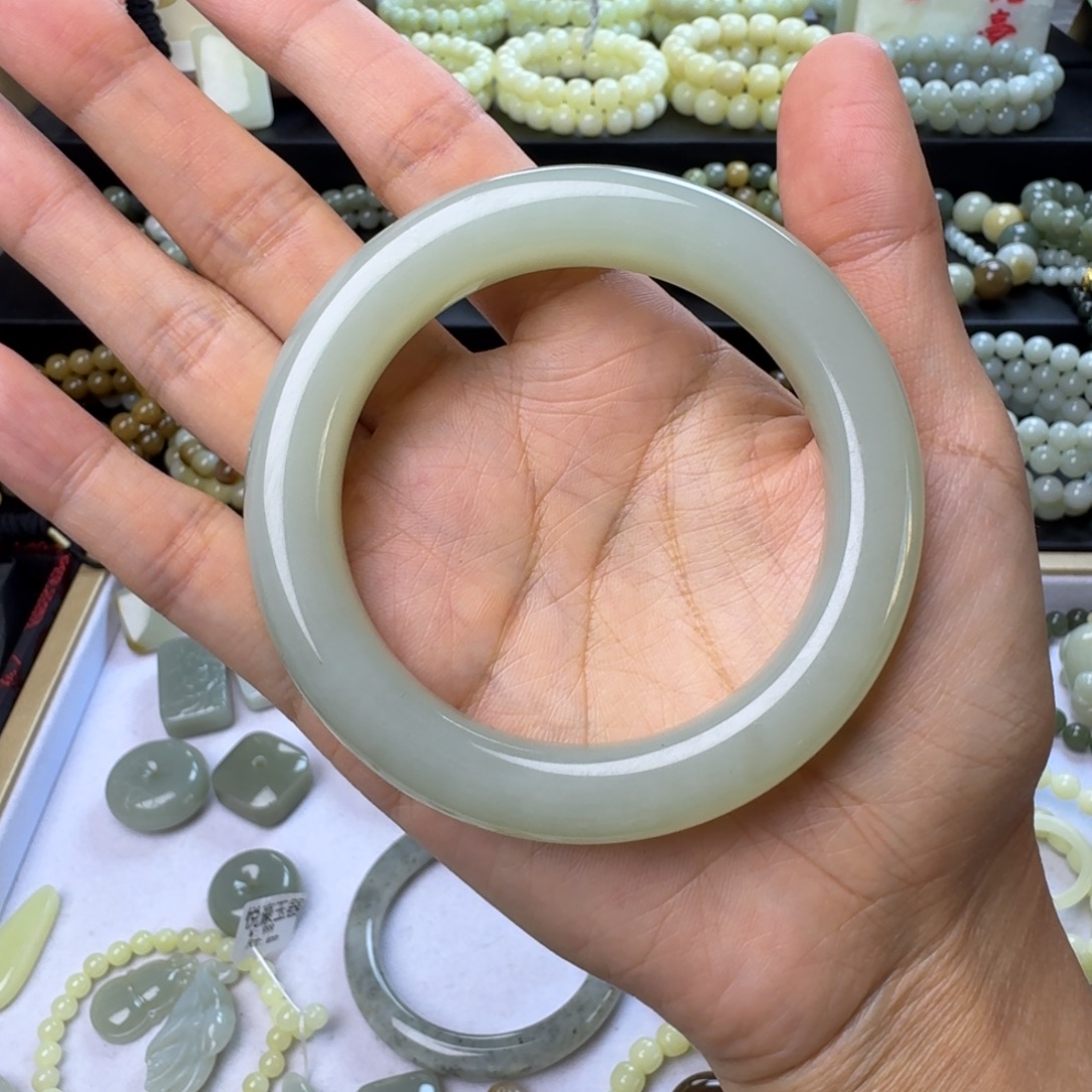 绍***料和田玉（青白玉）未镶嵌手镯