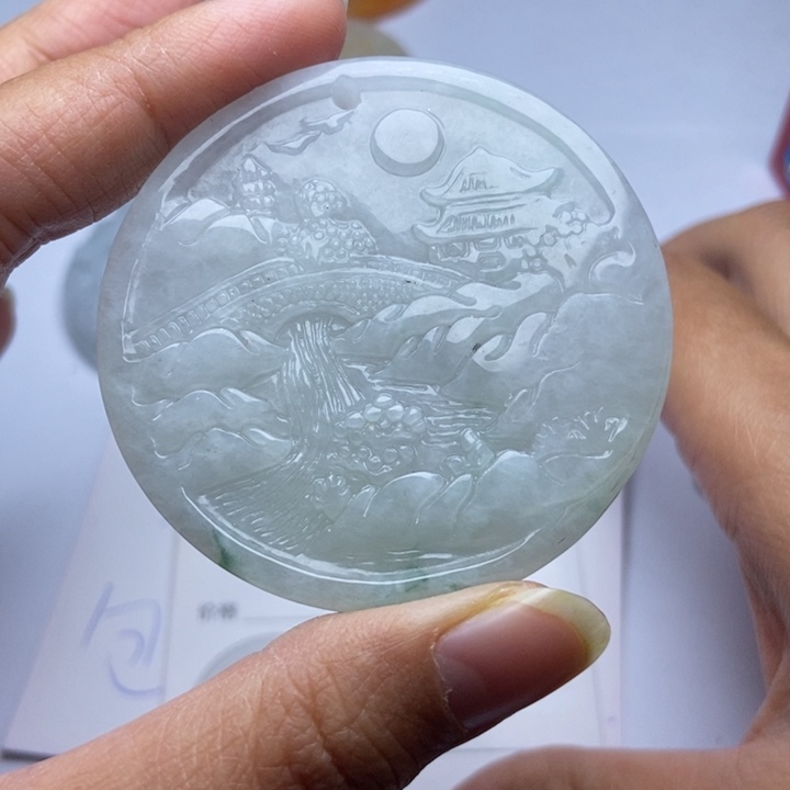 翡翠颈饰未镶嵌翡翠