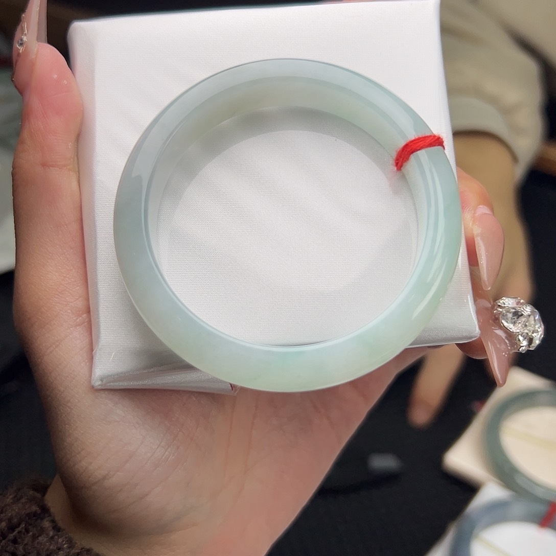 翡翠手镯未镶嵌手镯