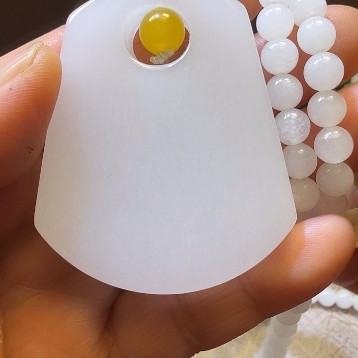 石英岩玉未镶嵌颈饰