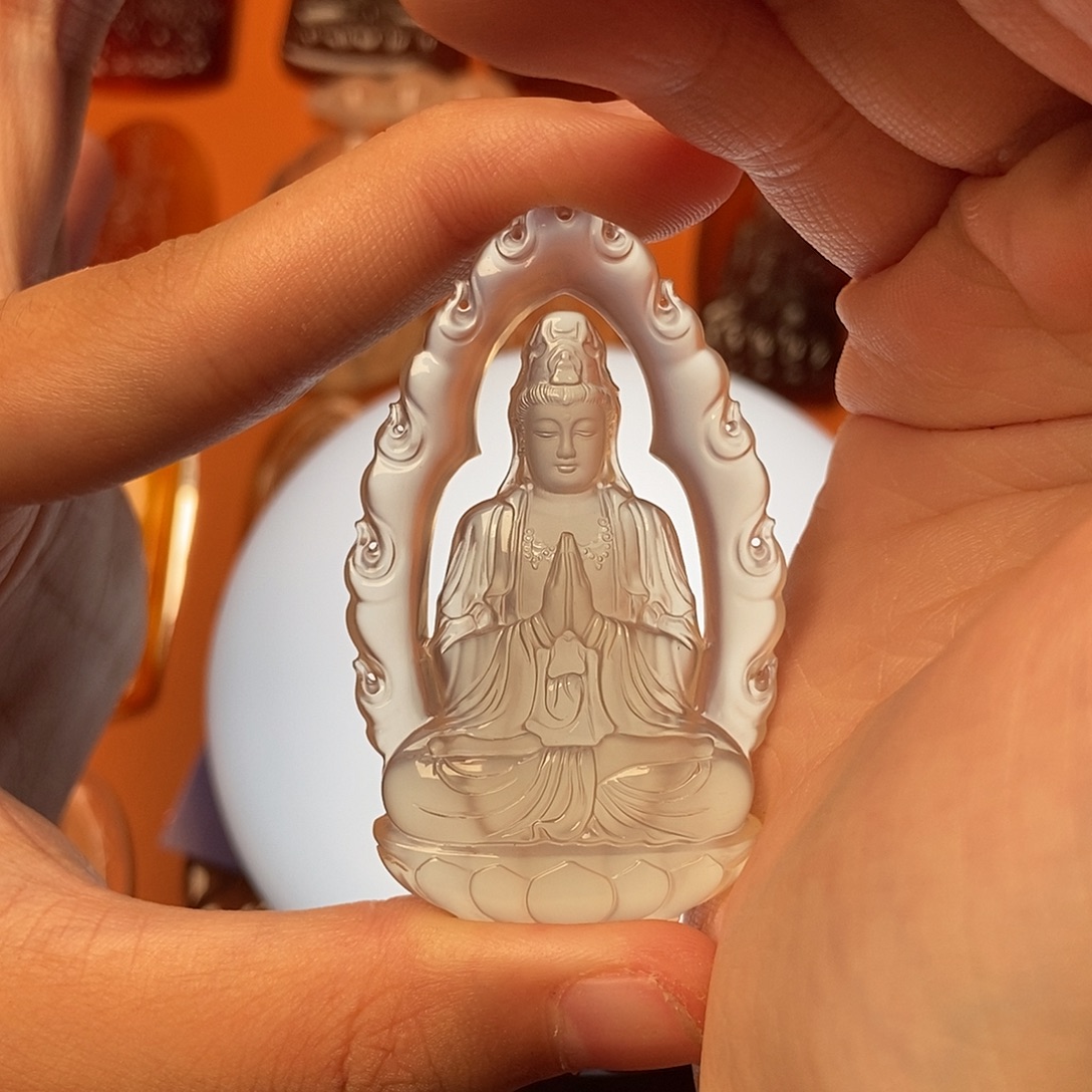 天***。玛瑙/玉髓颈饰未镶嵌