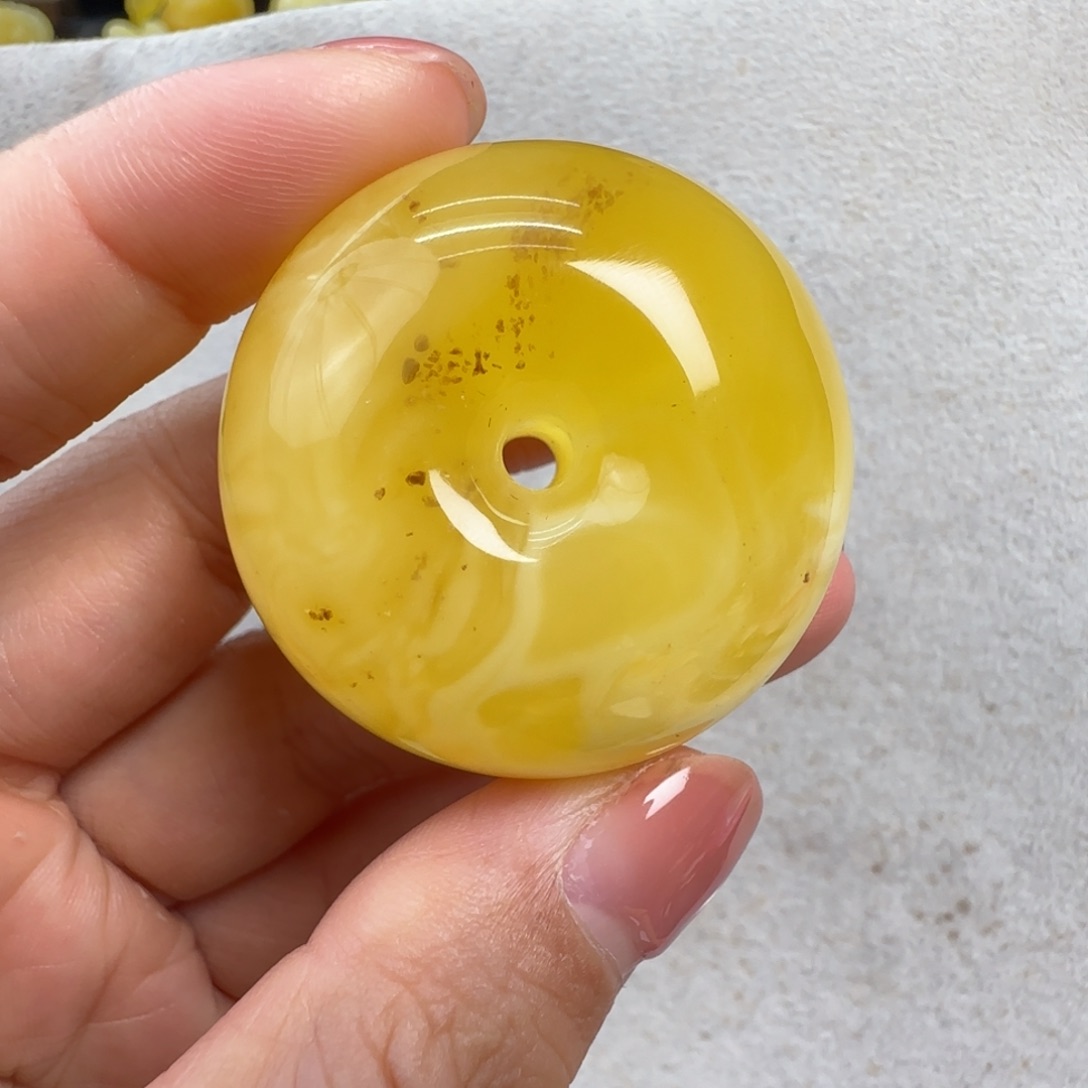 蜜蜡未镶嵌珠宝奇石