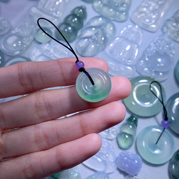 翡翠颈饰未镶嵌扣