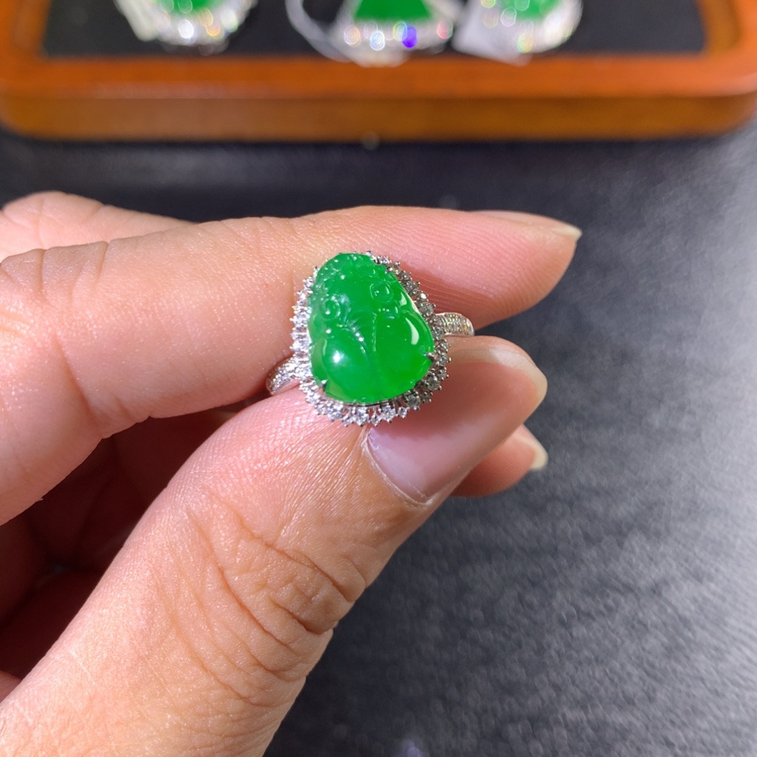 翡翠18K金镶嵌戒指翡翠