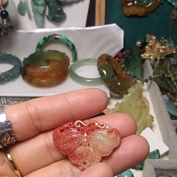 蛇纹石玉吊坠未镶嵌