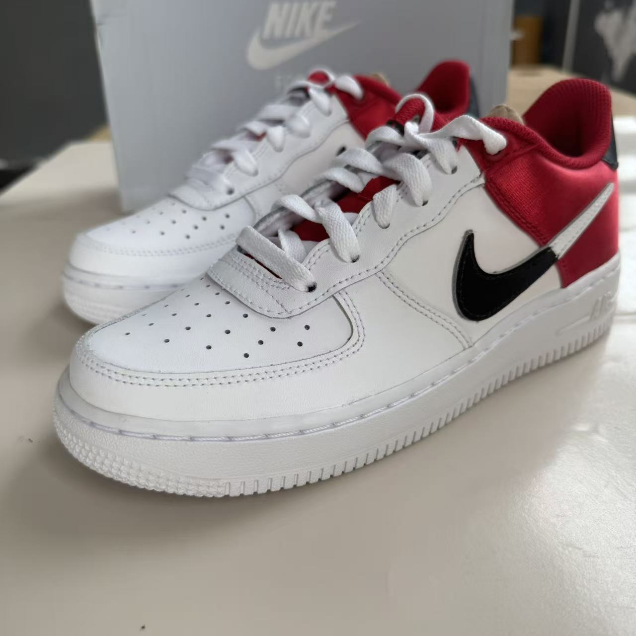 【B类瑕疵】Nike/耐克黑白红丝绸断钩板鞋通用CK0502-600