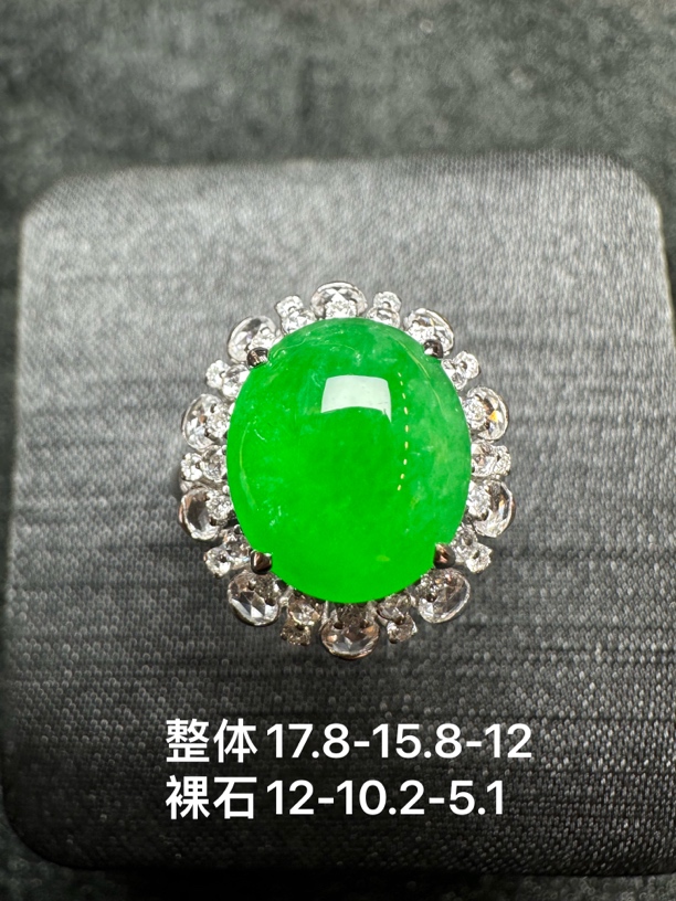 阳绿蛋面戒指完美