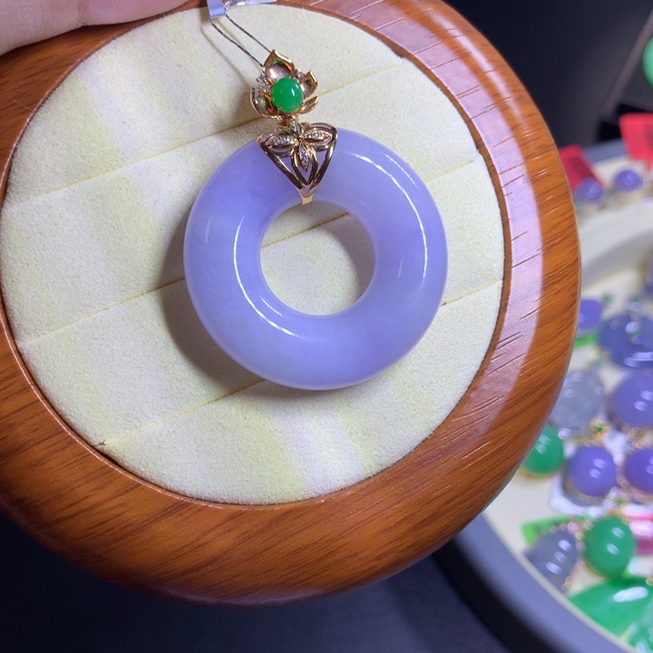 颈饰18K金镶嵌翡翠天然