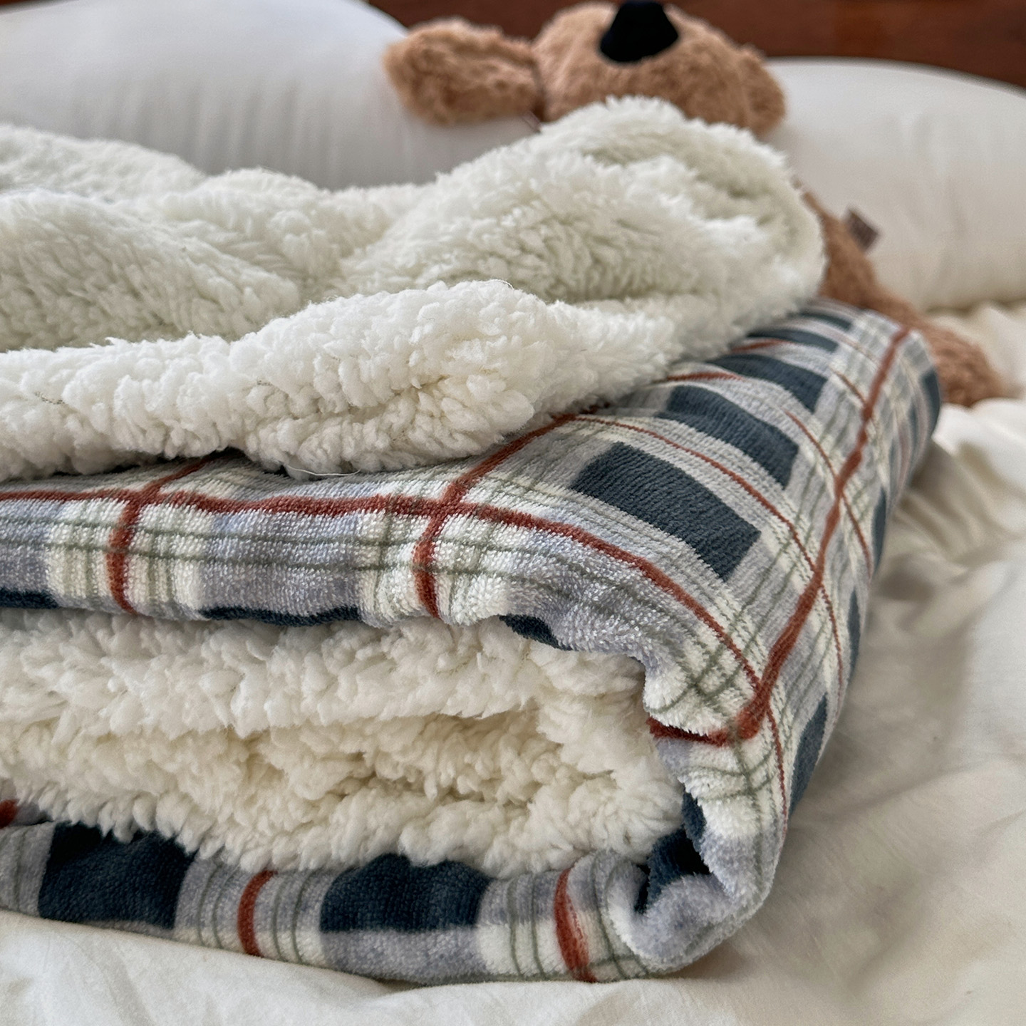 【朵罗塔】小蓝格秋冬牛奶绒毛毯盖被加厚盖毯羊羔绒办公室披肩毯子