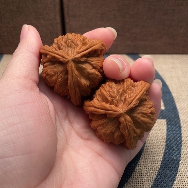 ****i文玩核桃吊坠白狮子