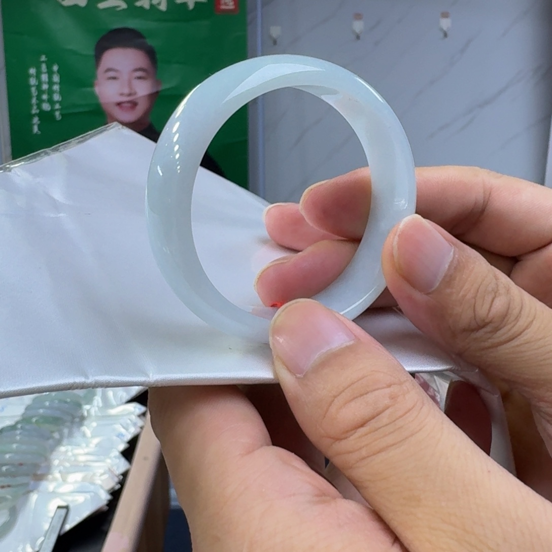 莹***翡翠手镯未镶嵌纯天然缅甸翡翠A货