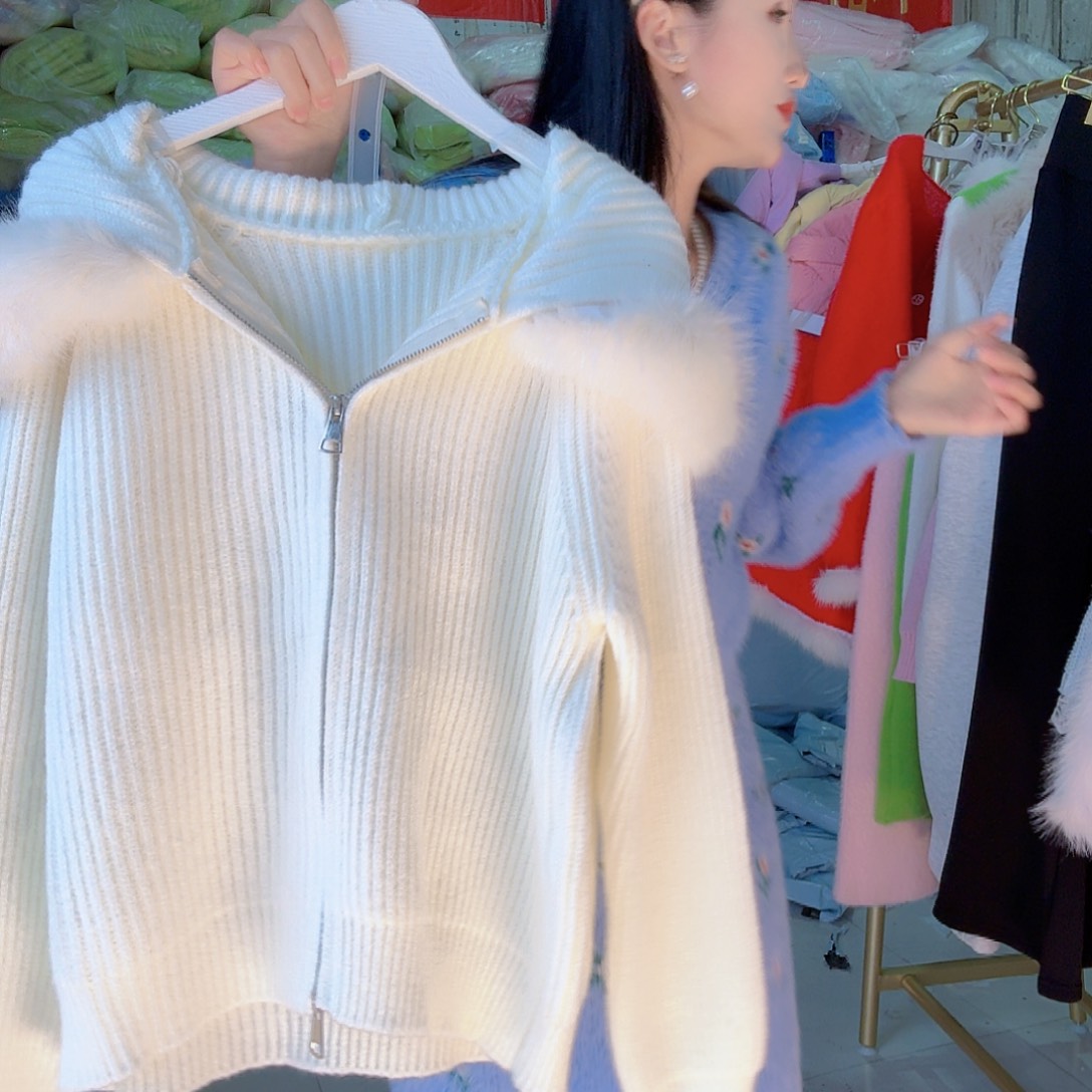 女装新潮流百色女装白色毛衣