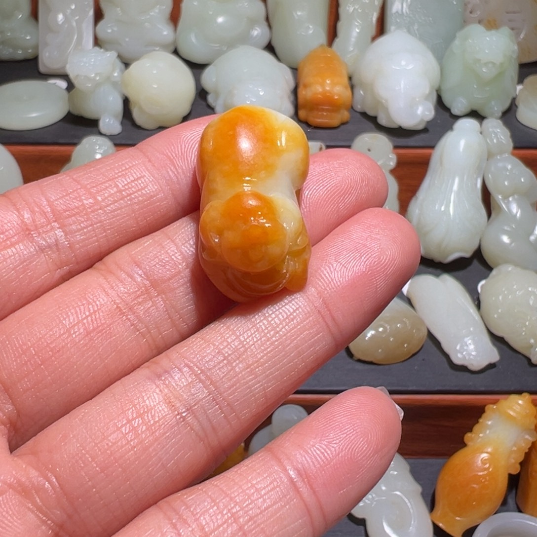 蛋***爹和田玉未镶嵌颈饰