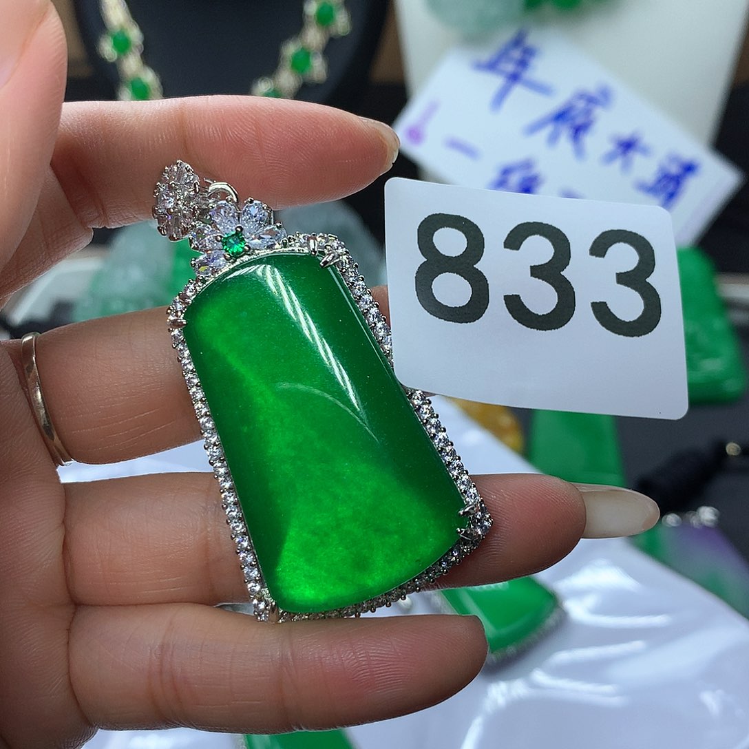 翡翠颈饰未镶嵌翡翠