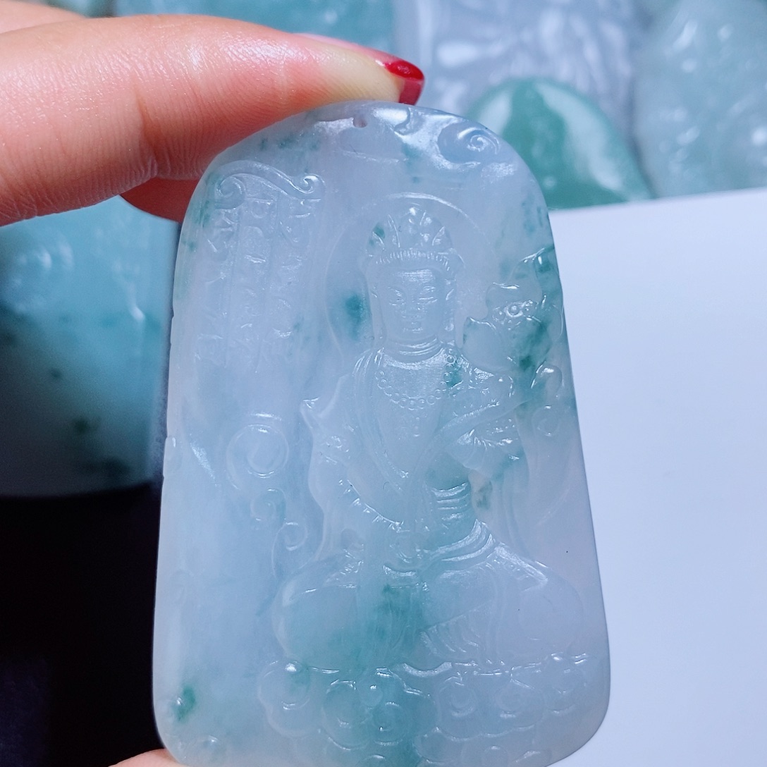 定制翡翠未镶嵌一**人毛货不支持退换货，付款后确认抛光