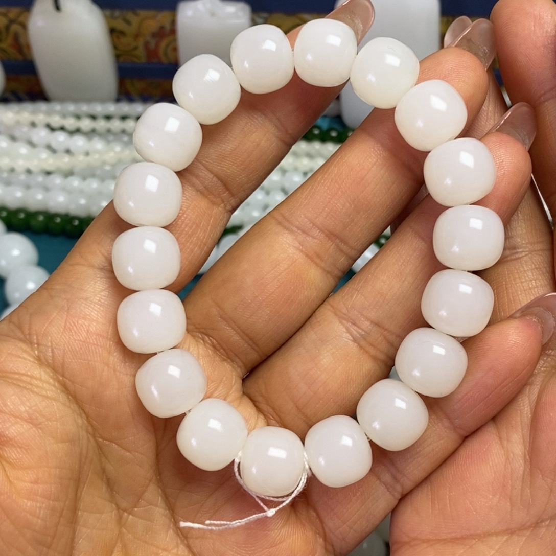 和田玉手链未镶嵌路