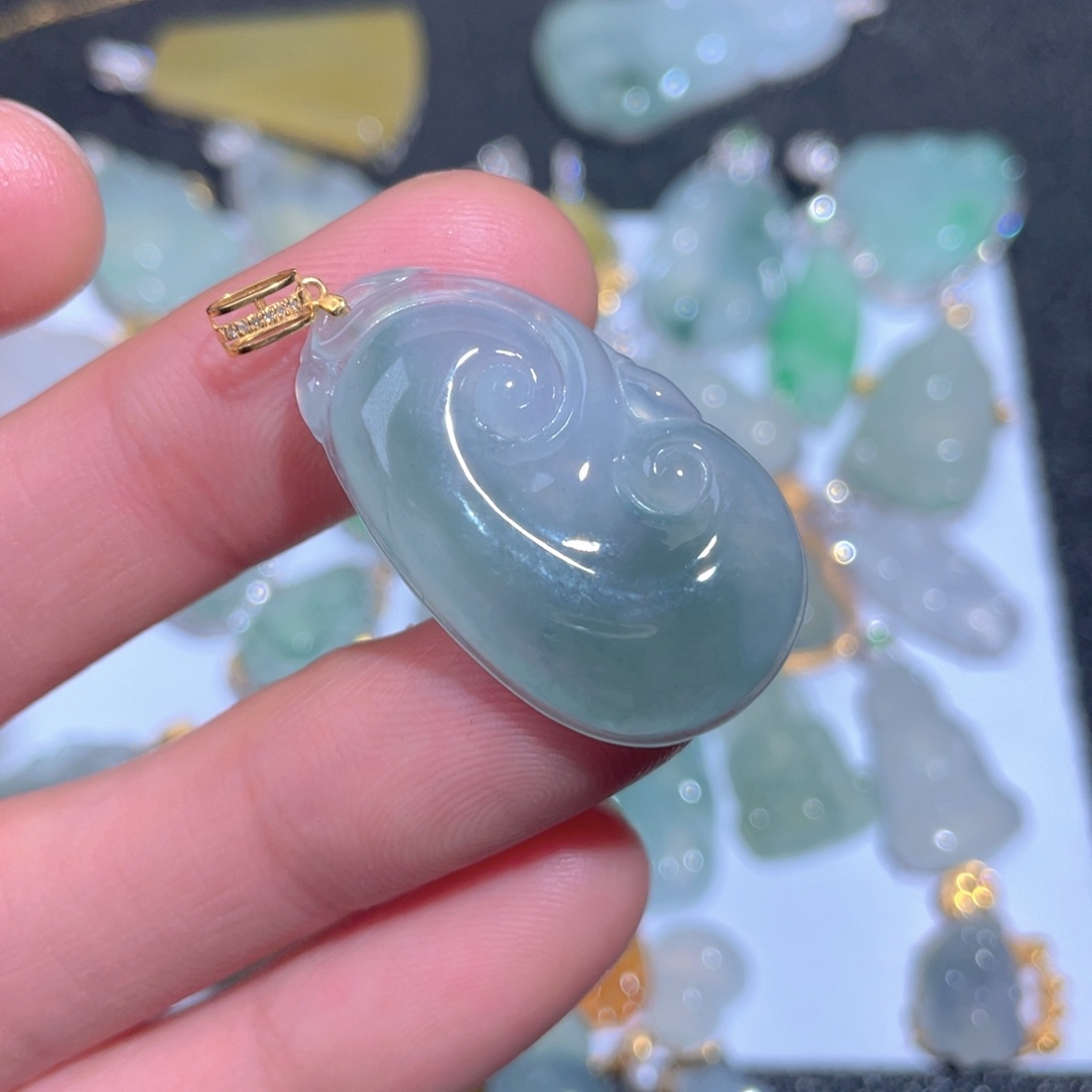 翡翠颈饰18K金镶嵌翡翠