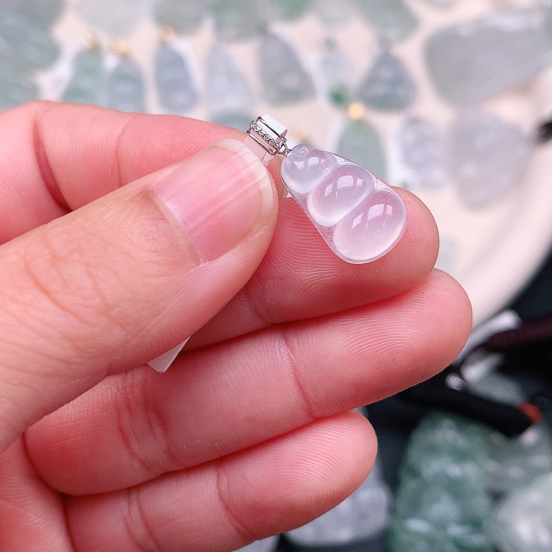 翡翠颈饰18K金镶嵌高冰小豆