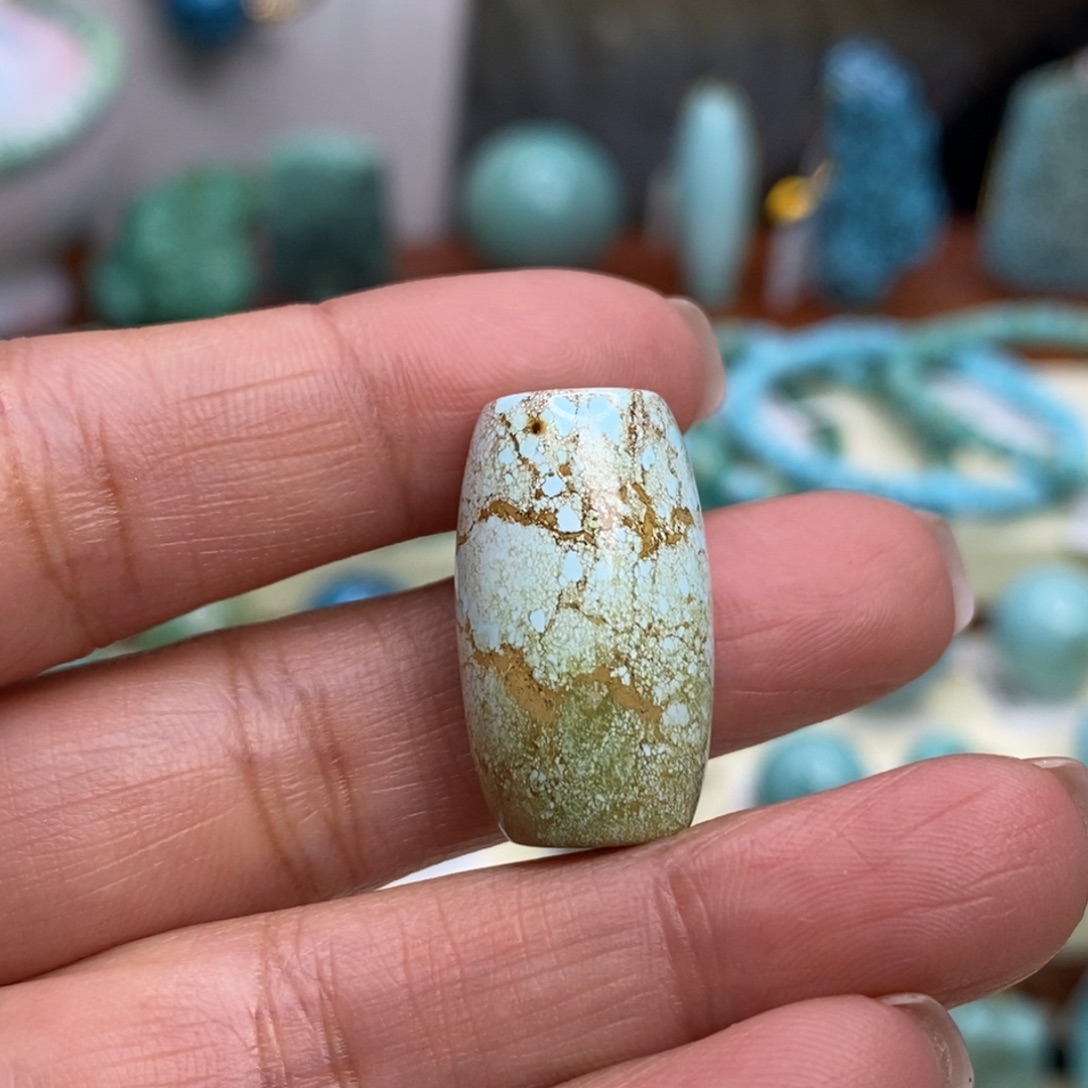 绿松石未镶嵌珠宝奇石12.9×22.5