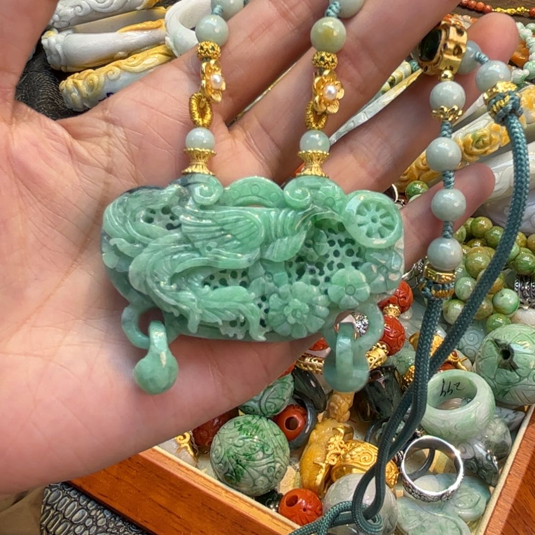 翡翠颈饰未镶嵌待编款