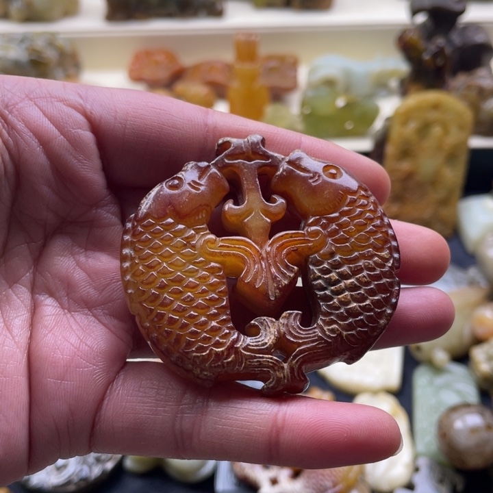 蛇纹石玉颈饰未镶嵌