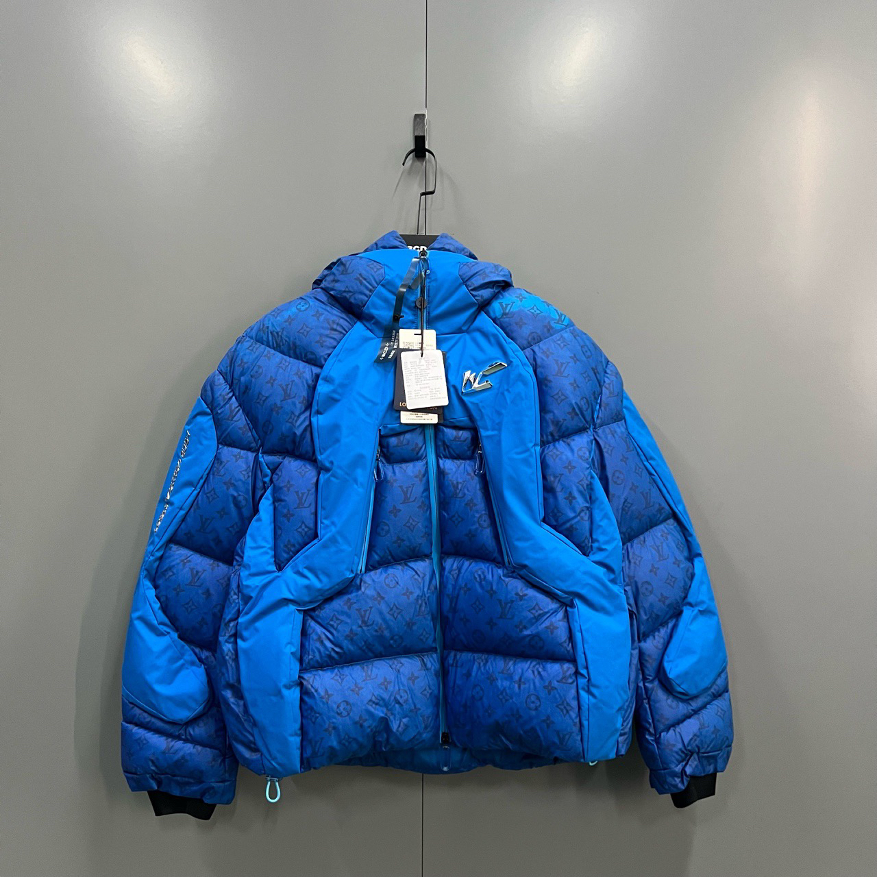 95新 LouisVuitton/路易威登 （jp）204 2054热感应羽绒服 46码