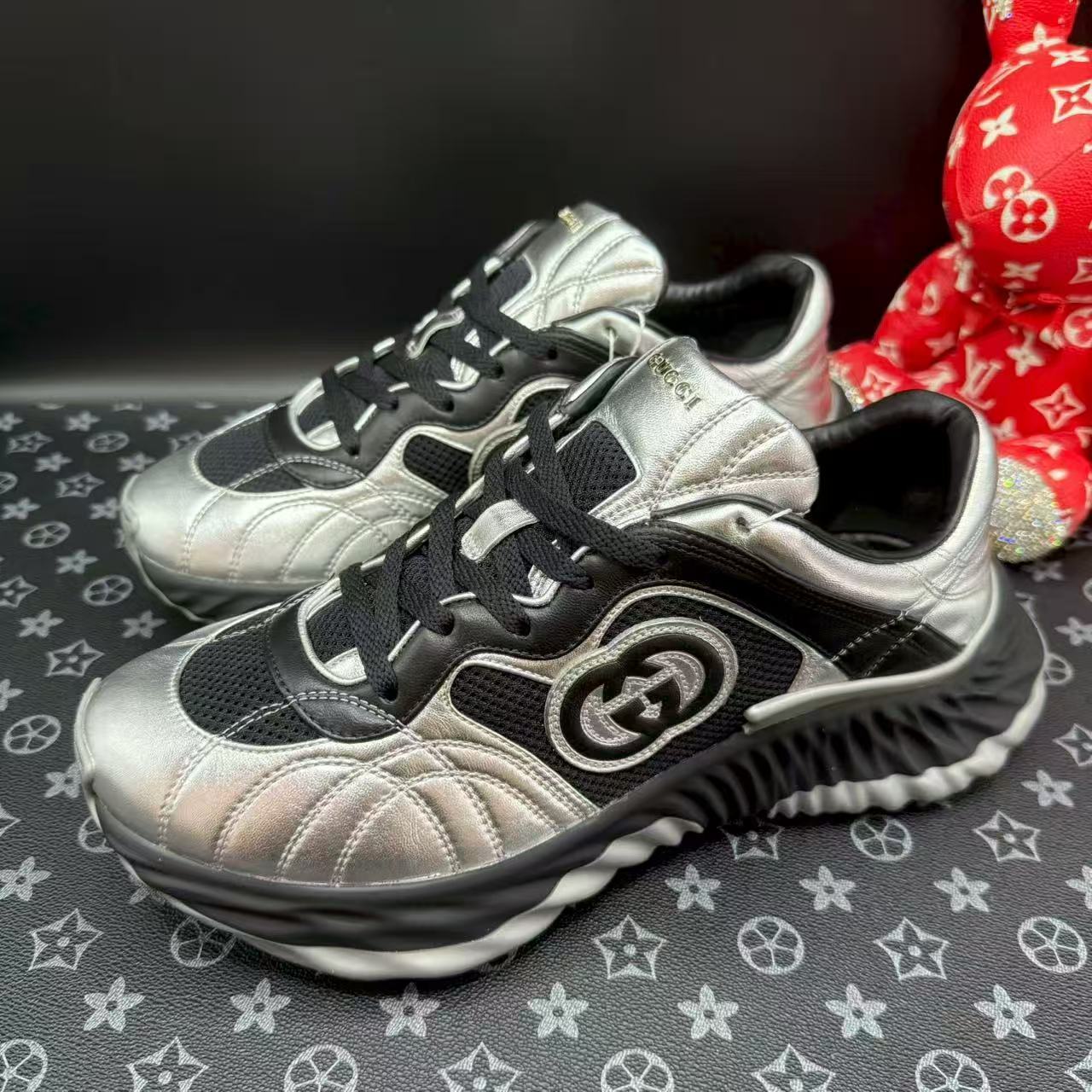 95新 GUCCI/古驰 男士时尚黑银网面老爹鞋42欧码 ddm2829
