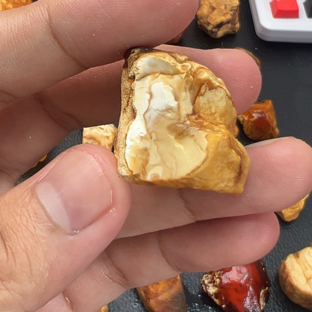 定制琥珀未镶嵌蜜蜡