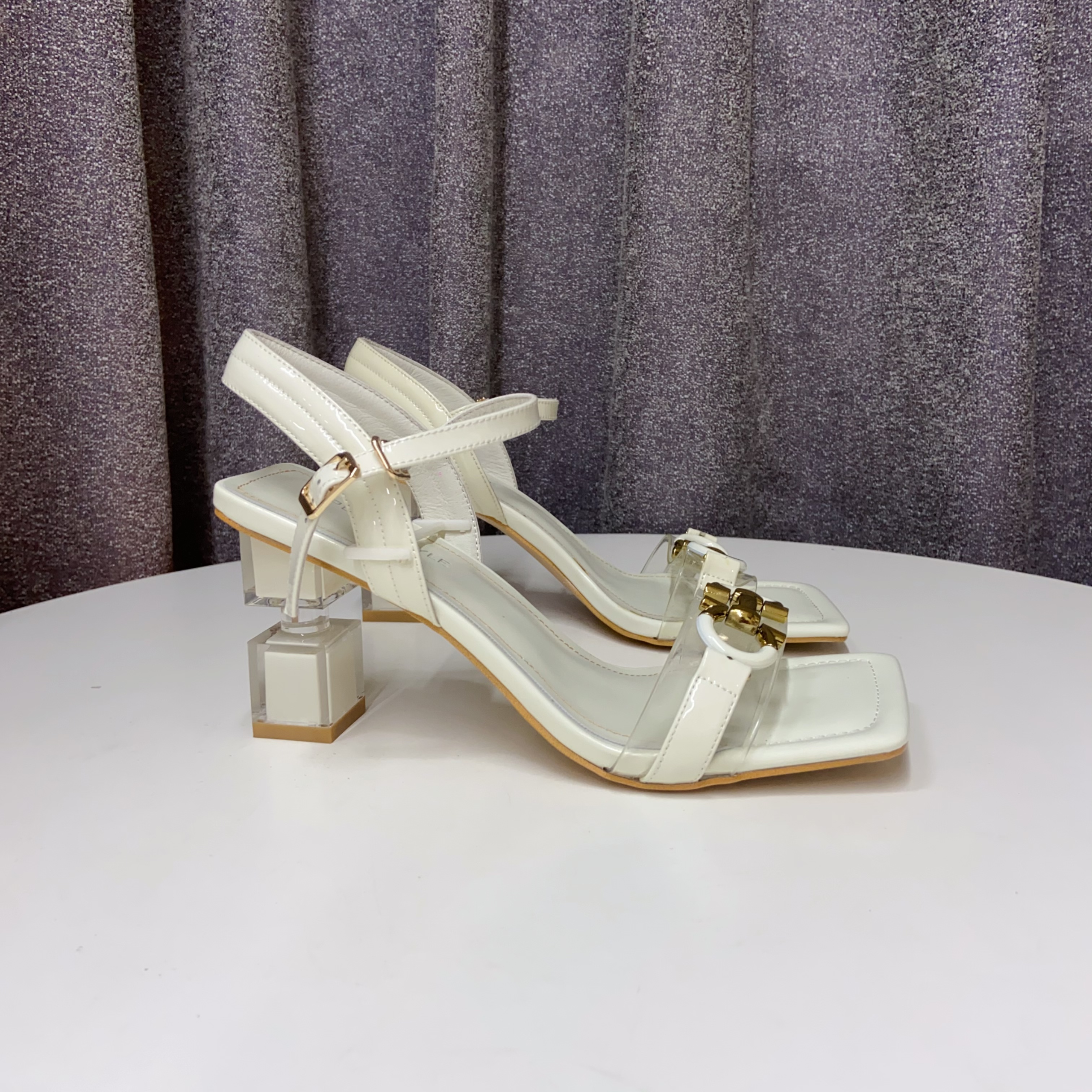 【表弟严选】C6359  白色  夏季时尚粗跟露趾一字带时装女凉鞋