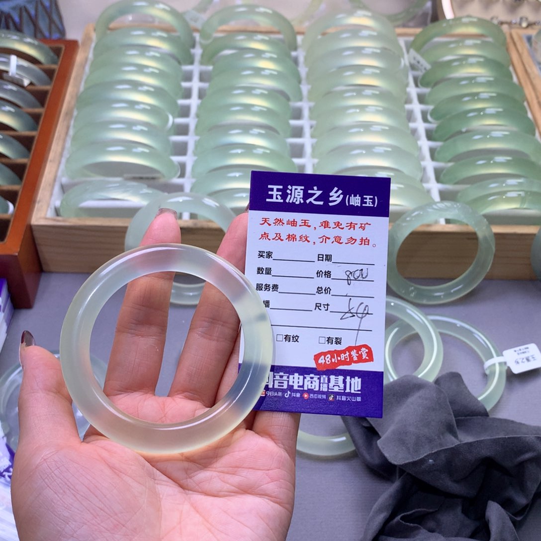 蛇纹石玉手镯未镶嵌綮**k