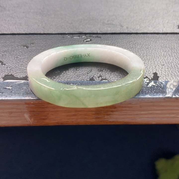 定制翡翠未镶嵌镯子