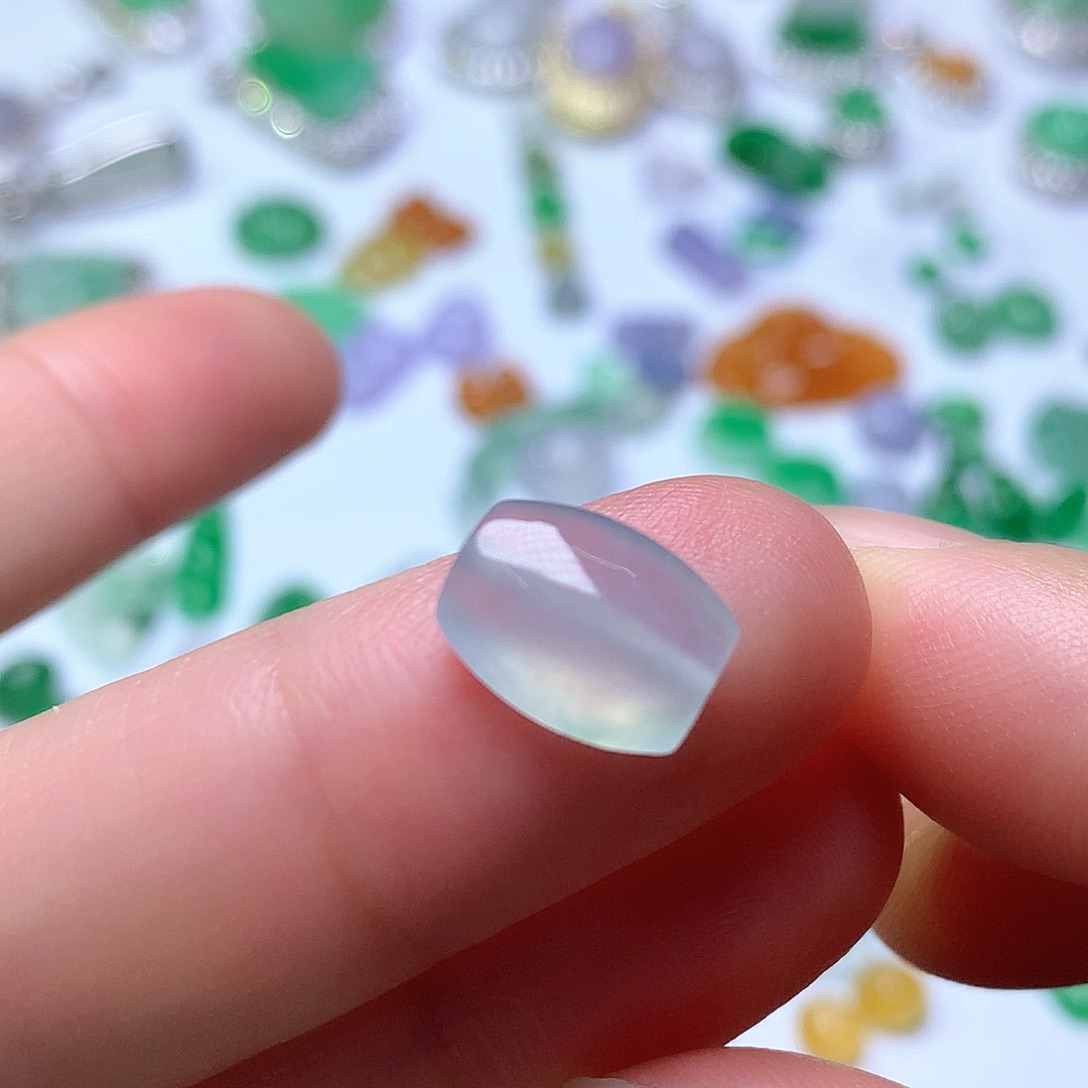 翡翠未镶嵌颈饰枣珠