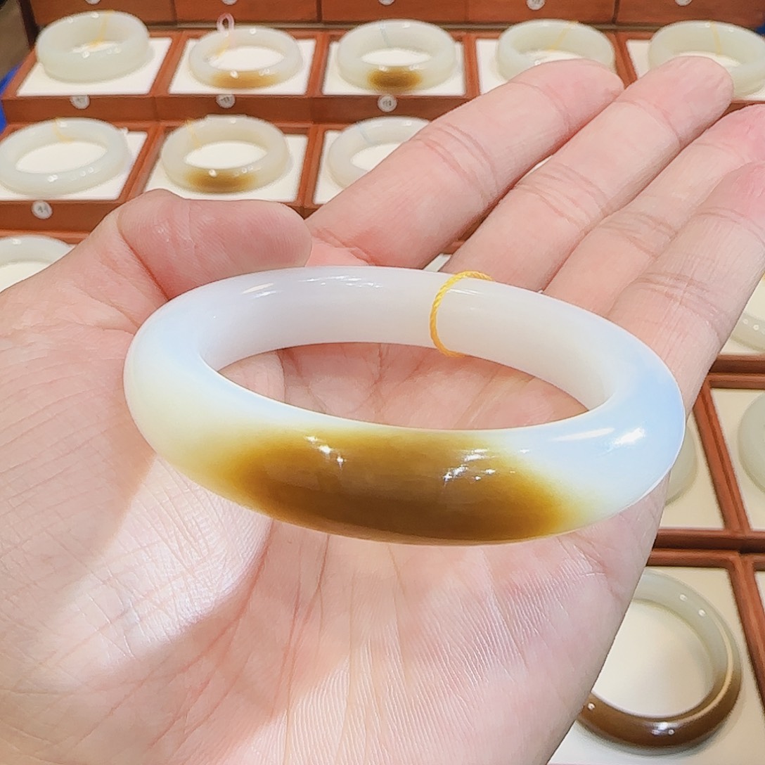 和田玉未镶嵌手镯且末一口老红糖52 53