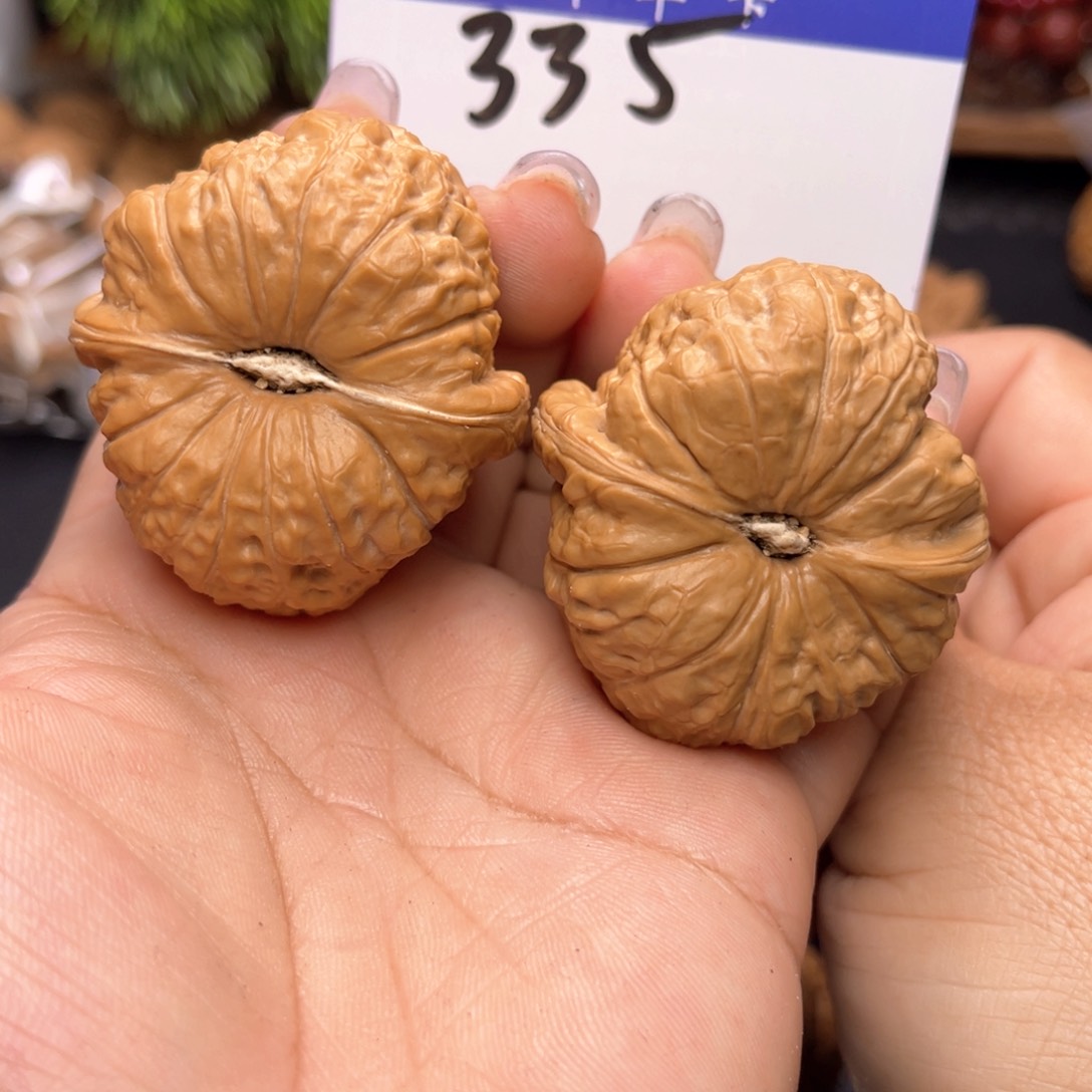 文玩核桃吊坠南瓜墩。边40。度45。微修。丹