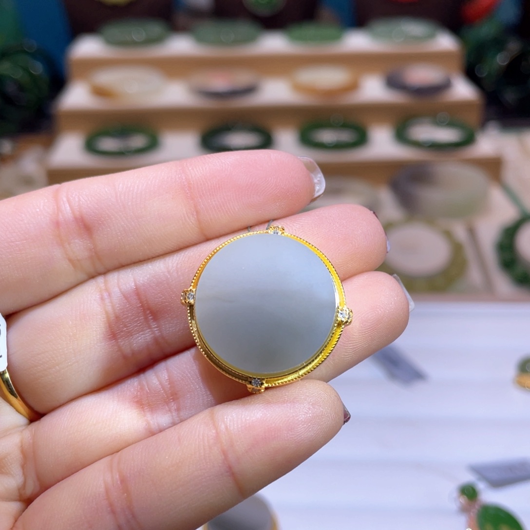 和田玉高品意境手牌银S925镶嵌