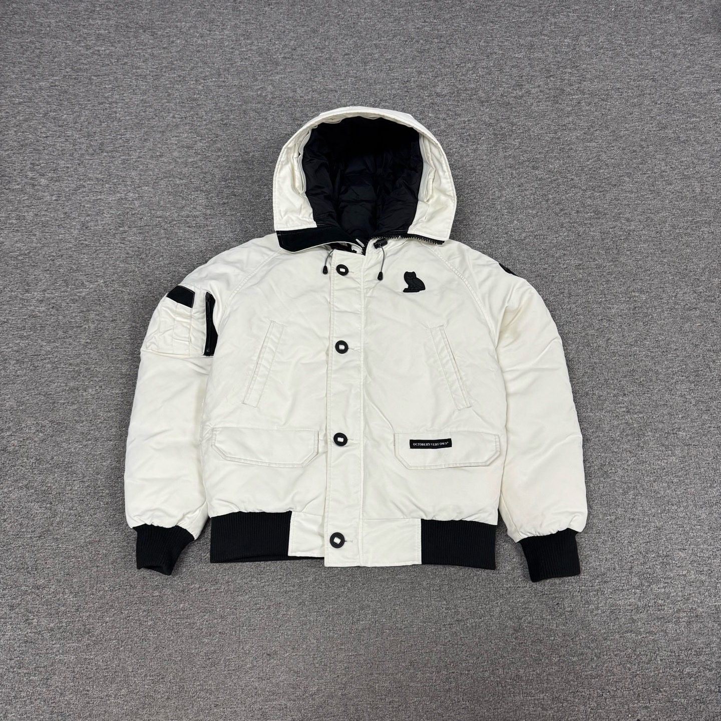 99新 AMIPARIS 加拿大鹅 白色 连帽 黑标 羽绒服 外套 m码 99新