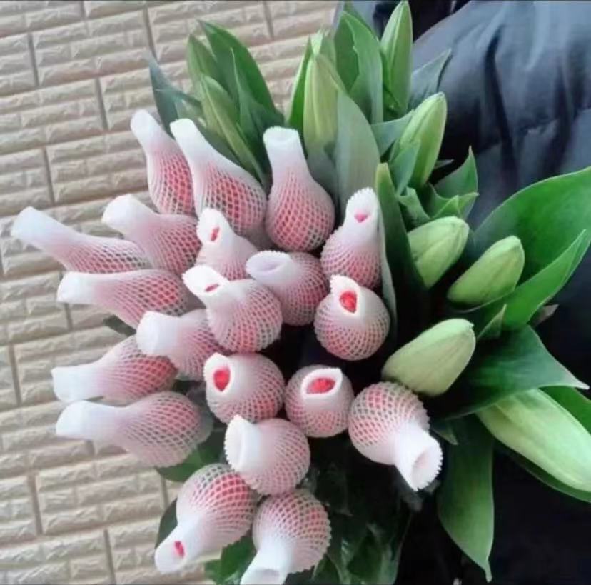 【源头优选】粉玫瑰10只+百合10个花苞+配草1扎 云南昆明基地直发